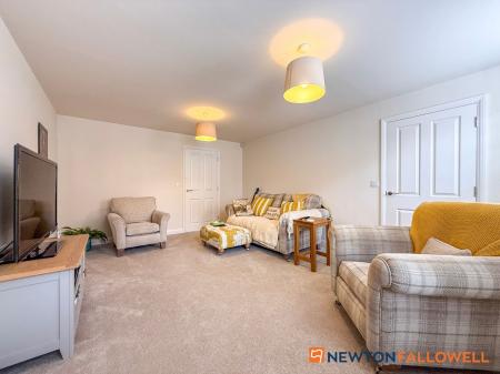 4 bedroom Detached house for sale in Westland Drive, Fernwood, NG24