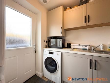 4 bedroom Detached house for sale in Westland Drive, Fernwood, NG24