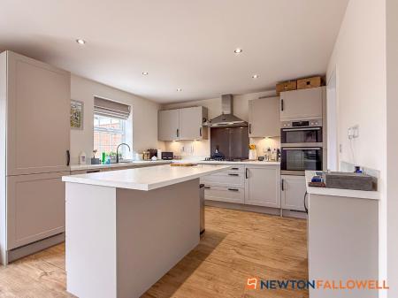 4 bedroom Detached house for sale in Westland Drive, Fernwood, NG24