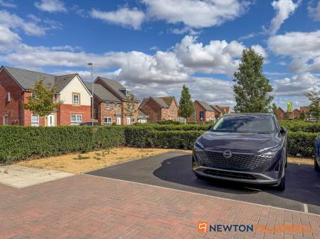 3 bedroom Semi-detached house for sale in Halifax Road, Fernwood, NG24