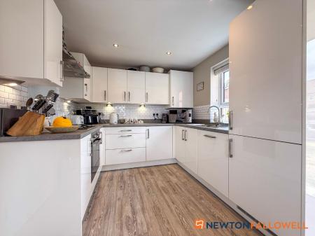 3 bedroom Semi-detached house for sale in Halifax Road, Fernwood, NG24