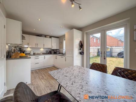 3 bedroom Semi-detached house for sale in Halifax Road, Fernwood, NG24