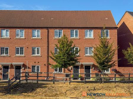 4 bedroom Terraced House for sale in Lavender Way, Newark, NG24