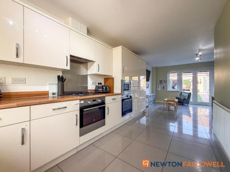 4 bedroom Terraced House for sale in Lavender Way, Newark, NG24