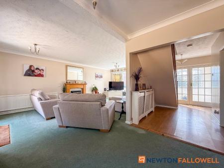 4 bedroom Detached house for sale in Beacon Heights, Newark, NG24