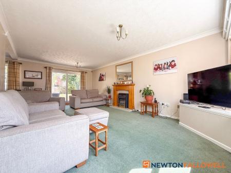 4 bedroom Detached house for sale in Beacon Heights, Newark, NG24