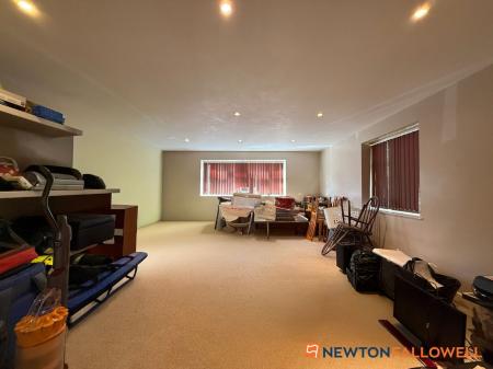4 bedroom Detached house for sale in Beacon Heights, Newark, NG24