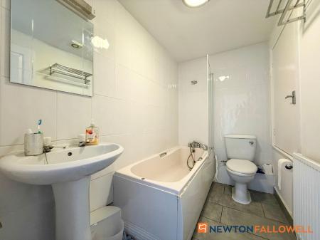 3 bedroom Terraced House for sale in Coopers Yard, Newark, NG24
