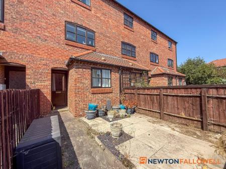 3 bedroom Terraced House for sale in Coopers Yard, Newark, NG24