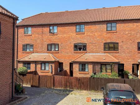 3 bedroom Terraced House for sale in Coopers Yard, Newark, NG24