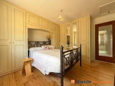 2 bedroom Detached bungalow for sale in Old Mill Crescent, Newark, NG24