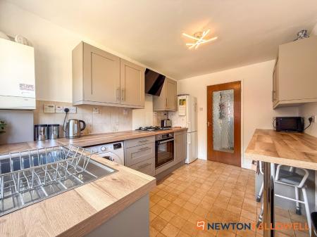 2 bedroom Detached bungalow for sale in Old Mill Crescent, Newark, NG24