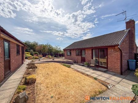 2 bedroom Detached bungalow for sale in Old Mill Crescent, Newark, NG24