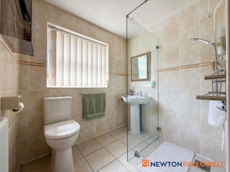 2 bedroom Detached bungalow for sale in Old Mill Crescent, Newark, NG24