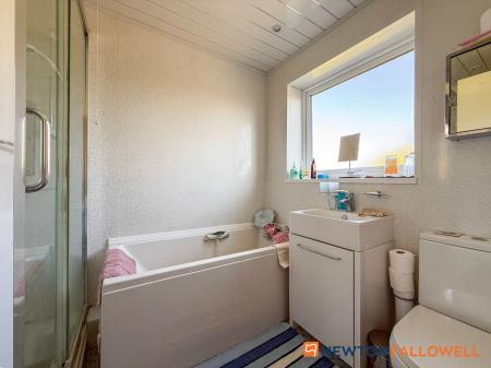 3 bedroom Semi-detached house for sale in Welbournes Lane, Long Bennington, NG23