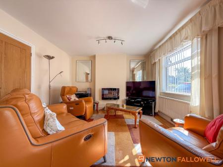 3 bedroom Semi-detached house for sale in Welbournes Lane, Long Bennington, NG23