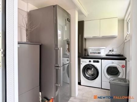 3 bedroom Semi-detached house for sale in Manthorpe Way, Balderton, NG24