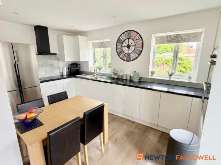 2 bedroom Semi-detached house for sale in Maun Green, Newark, NG24