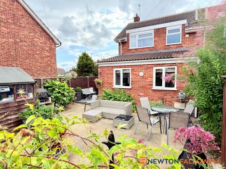 2 bedroom Semi-detached house for sale in Maun Green, Newark, NG24