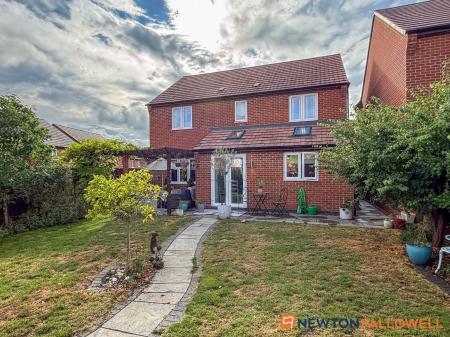 4 bedroom Detached house for sale in Charters Drive, Middlebeck, NG24