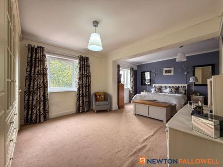 7 bedroom Detached house for sale in London Road, New Balderton, NG24