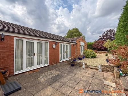 7 bedroom Detached house for sale in London Road, New Balderton, NG24