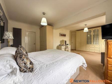 7 bedroom Detached house for sale in London Road, New Balderton, NG24