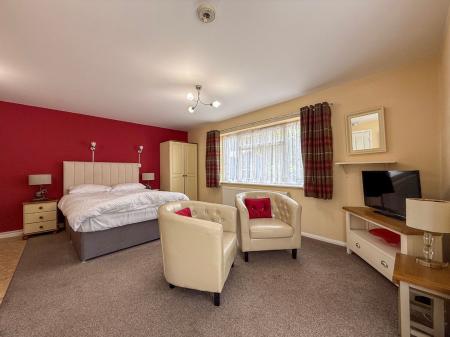 7 bedroom Detached house for sale in London Road, New Balderton, NG24