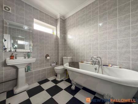 7 bedroom Detached house for sale in London Road, New Balderton, NG24