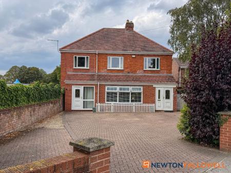 7 bedroom Detached house for sale in London Road, New Balderton, NG24