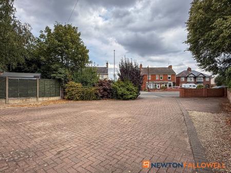 7 bedroom Detached house for sale in London Road, New Balderton, NG24