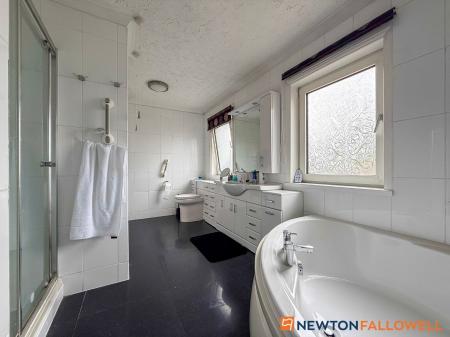 7 bedroom Detached house for sale in London Road, New Balderton, NG24