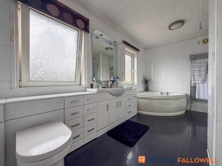 7 bedroom Detached house for sale in London Road, New Balderton, NG24