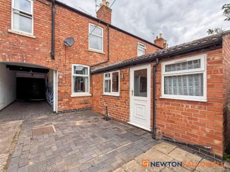 2 bedroom Terraced House for sale in Hatton Gardens, Newark, NG24