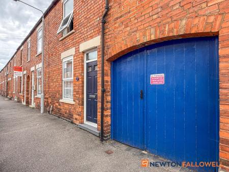 2 bedroom Terraced House for sale in Hatton Gardens, Newark, NG24