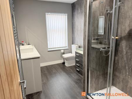 2 bedroom Terraced House for sale in Grosvenor Road, Balderton, NG24