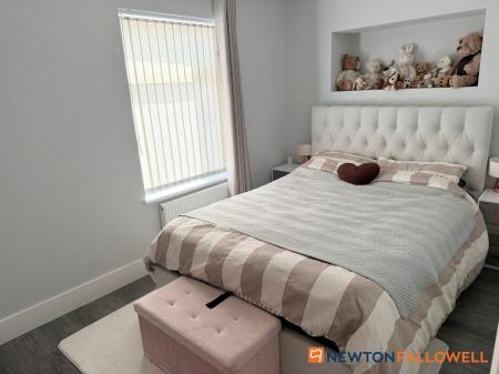 2 bedroom Terraced House for sale in Grosvenor Road, Balderton, NG24