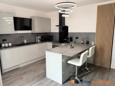 2 bedroom Terraced House for sale in Grosvenor Road, Balderton, NG24
