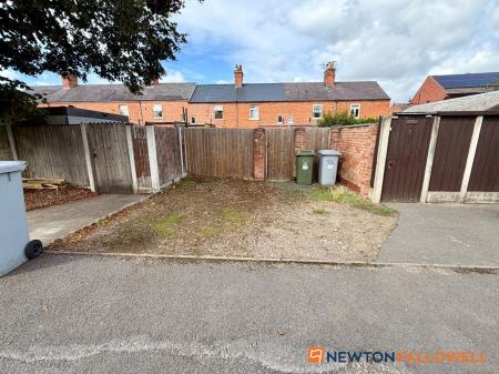 2 bedroom Terraced House for sale in Grosvenor Road, Balderton, NG24