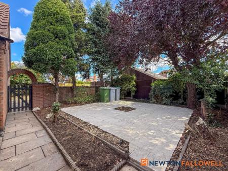 3 bedroom Detached bungalow for sale in Lincoln Road, Newark, NG24