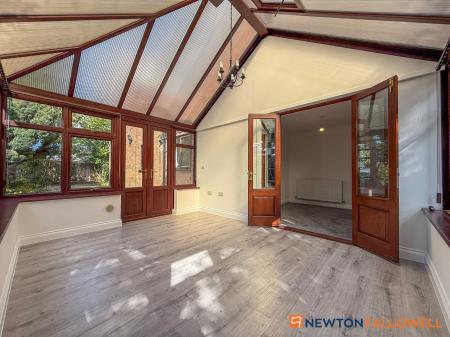 3 bedroom Detached bungalow for sale in Lincoln Road, Newark, NG24