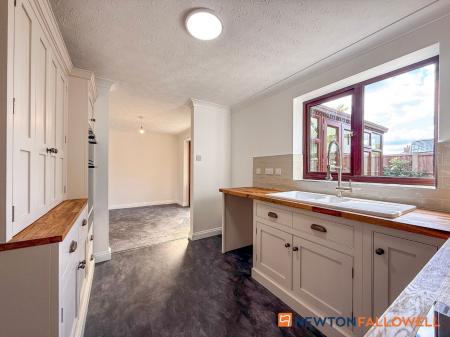 3 bedroom Detached bungalow for sale in Lincoln Road, Newark, NG24