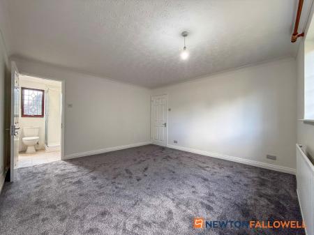 3 bedroom Detached bungalow for sale in Lincoln Road, Newark, NG24