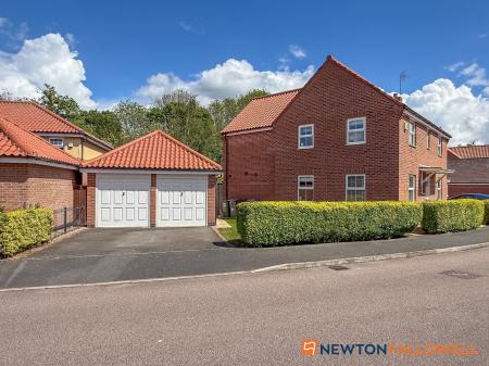 4 bedroom Detached house for sale in Carnell Lane, Fernwood, NG24