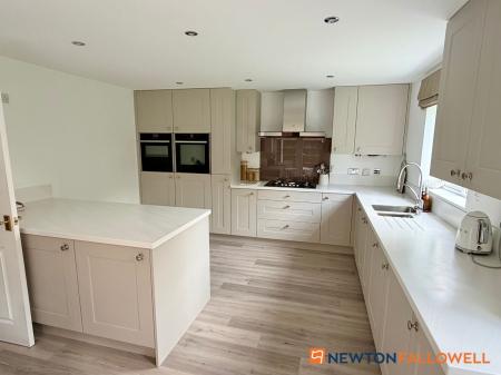 4 bedroom Detached house for sale in Carnell Lane, Fernwood, NG24
