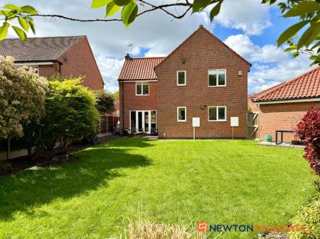 4 bedroom Detached house for sale in Carnell Lane, Fernwood, NG24