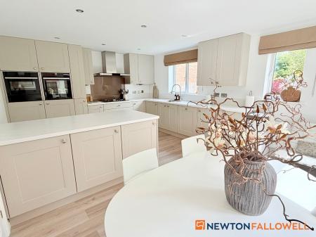 4 bedroom Detached house for sale in Carnell Lane, Fernwood, NG24