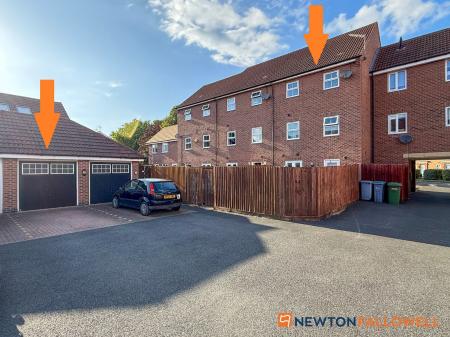 4 bedroom Terraced House for sale in Goldstraw Lane, Fernwood, NG24