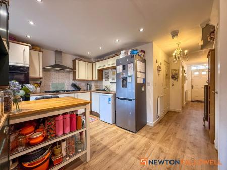 4 bedroom Terraced House for sale in Goldstraw Lane, Fernwood, NG24