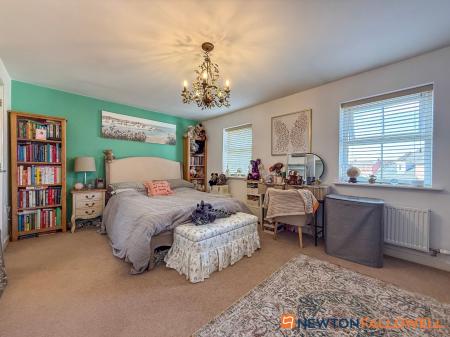 4 bedroom Terraced House for sale in Goldstraw Lane, Fernwood, NG24